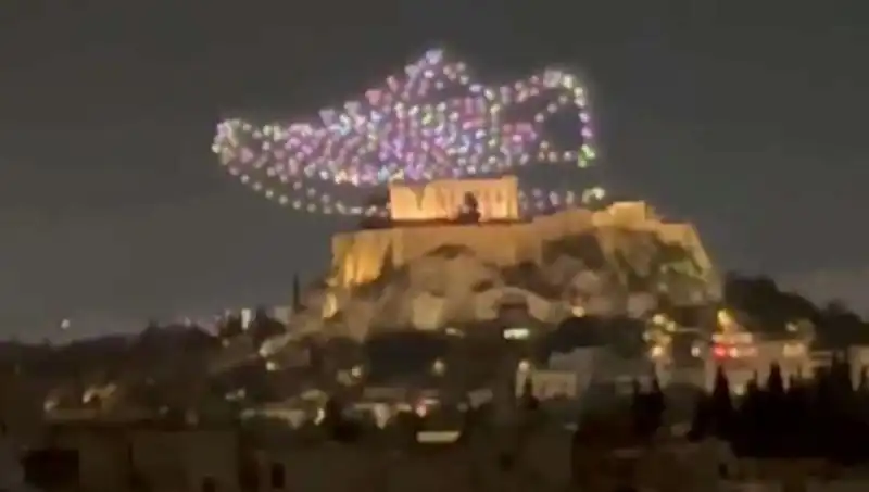Akropolis Üzerinde Drone ile Reklam: Olayın Ardındaki Soruşturma