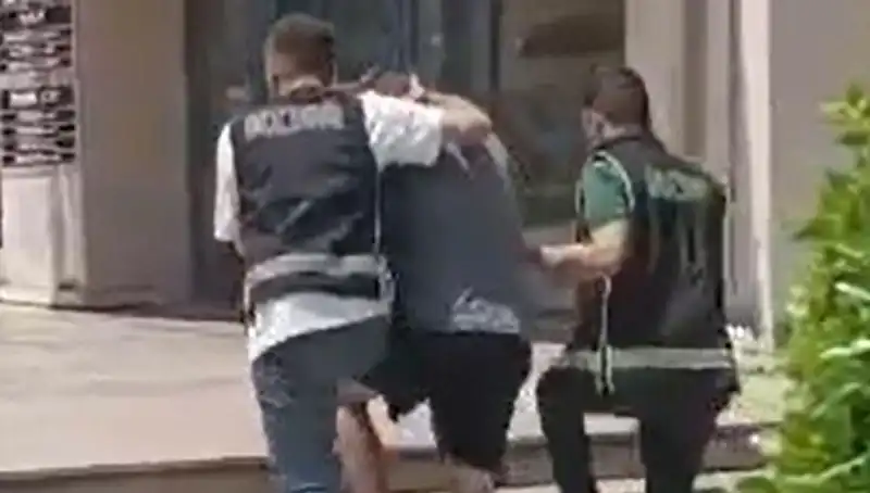 Sahte Döviz İle Alışveriş Yapan Turist Türkiye'den Sınır Dışı Edildi!