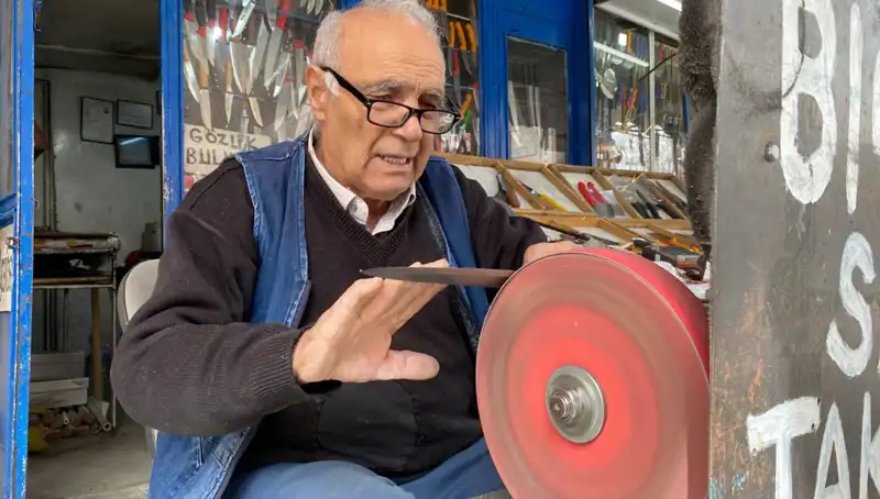 81 Yaşında Hala Çalışan Erhan Amcanın Hikayesi: İş Hayatının Keyfi