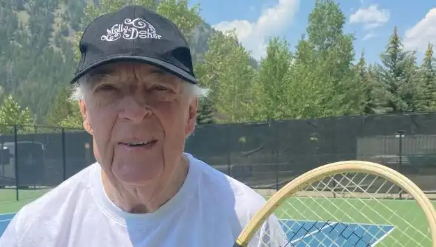 Avustralyalı Tenis Efsanesi Fred Stolle: Unutulmaz Bir Yaşamın Sonu