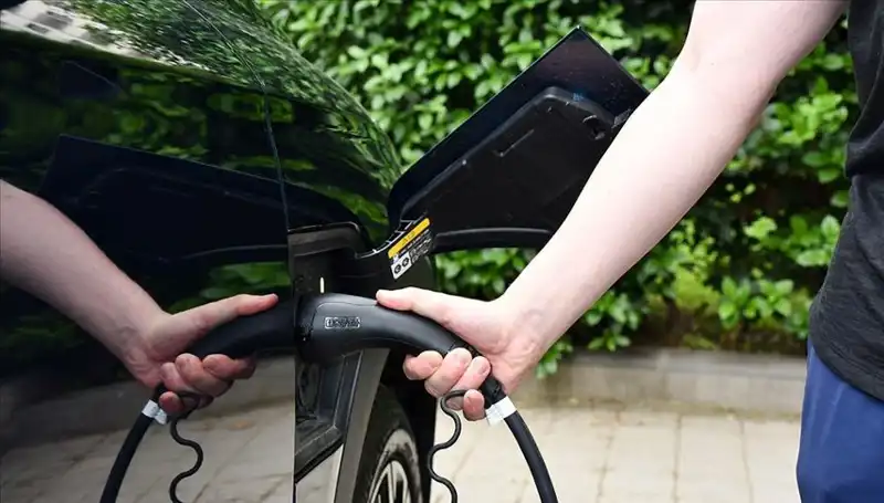 ABD'den Elektrikli Araç Üreticilerine Yeni Destek: İngiltere ile İş Birliği