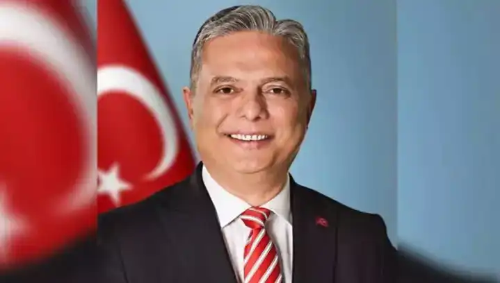 Ümit Uysal: CHP Genel Başkan Adayı, Siyasette Yeni Bir Dönem Mi Başlatıyor?