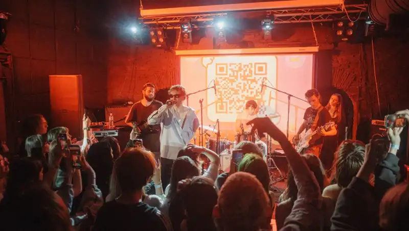 Savaşın Gölgesinde: Çatışmalar Arasında Unutulmaz Bir Konser Deneyimi