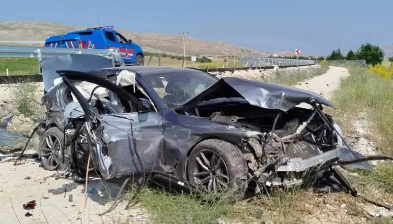 Sivas’ta İki Ayrı Trafik Kazası: 9 Kişi Yaralandı