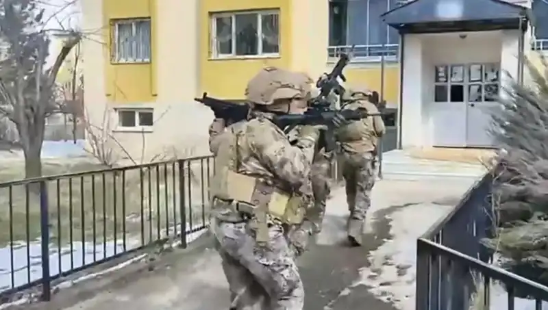 Bingöl'de DAEŞ Operasyonu: Üç Şüpheli Tutuklandı ve Terörle Mücadele Yükseliyor