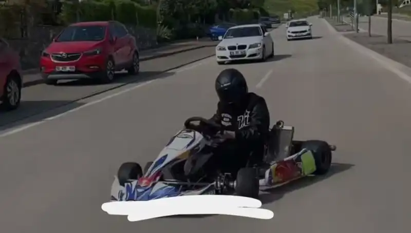 Go-Kart Sürücüsünün Tehlikeli Drift Oyunu: Yolda Şok Anlar!
