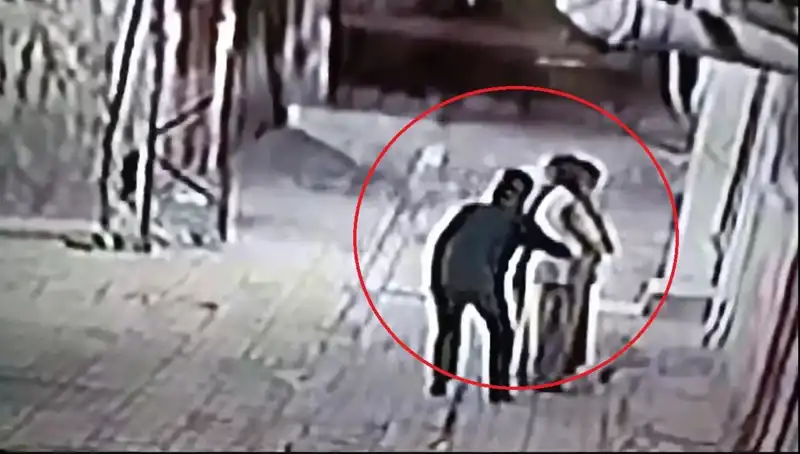 Polisler, Kapkaççılara Karşı Pazarcı ve Simitçi Kılığına Girdi