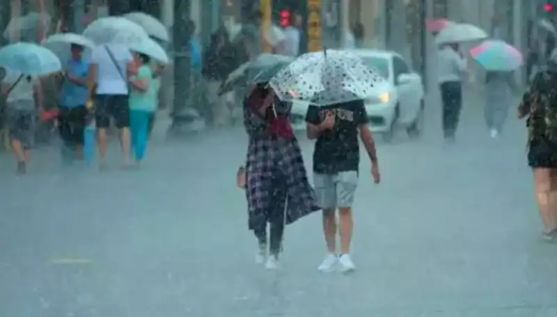 İstanbul'da Sağanak Yağış ve Kuvvetli Rüzgar Alarmı: Meteoroloji'den Kritik Uyarılar!