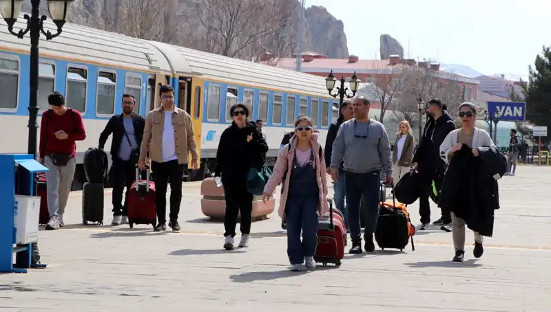 İranlı Turistlerin Nevruz Kutlamaları İçin Van'a Büyük İlgi Gösterdiği Açıklandı