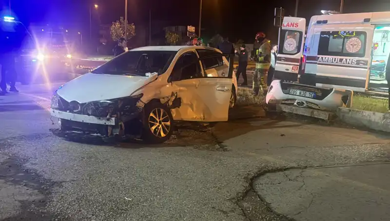 Pikap ile Otomobil Çarpıştı: Korkunç Kaza Detayları Ortaya Çıktı