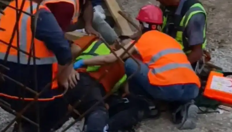 Adana'da İnşaat Kazası: İki İşçi Yaralandı, Olayın Ayrıntıları Şok Ediyor