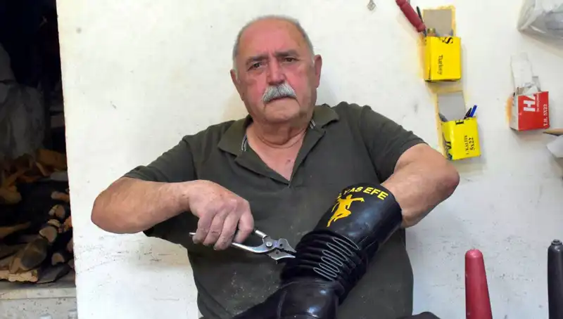 Tireli Hasan Usta: 64 Yıldır Elle Yapılan Zanaatı Yaşatan Usta