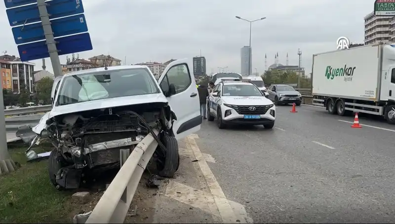 Otoyolda Korkunç Kaza! Bariyere Ok Gibi Saplandı