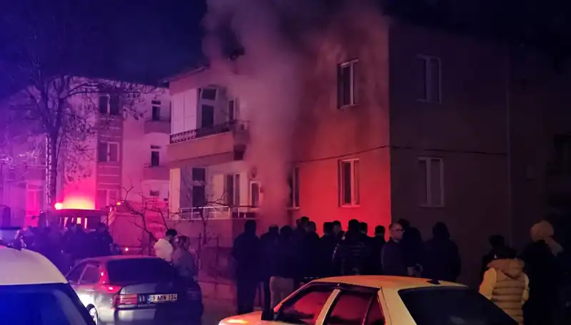 Çorum'daki Bodrum Yangını: 10 Kişi Dumandan Etkilendi, Panik Anları!