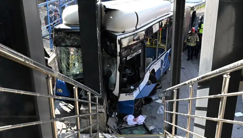 Ankara'da Belediyeye Ait Otobüs Kaza Yaptı: 27 Yaralı Arasında Biri Ağır