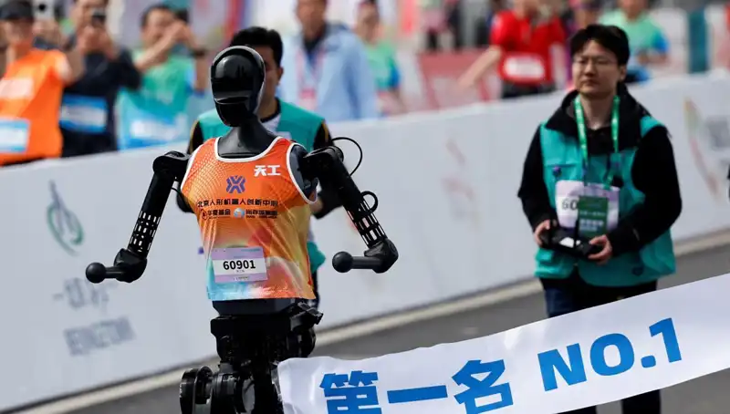 Çinli Robotlar Maraton Koşarak Yapay Zeka Yarışında Rekor Kırdı