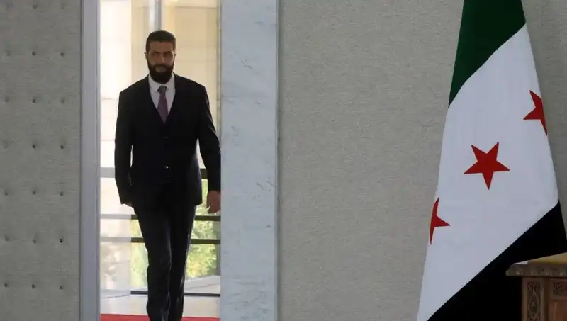 Paris'te Şara-Macron Zirvesi: Yeni Suriye İçin Umut Işığı