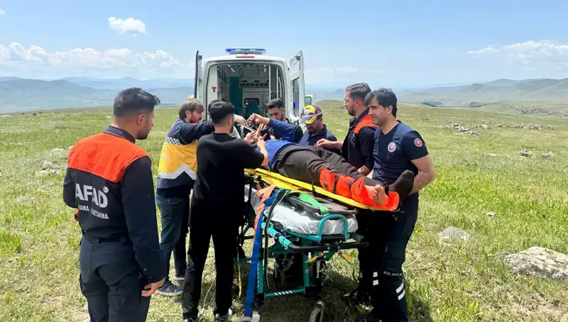 Kayalık Yamaçta Düşen Çobana İzmir'de Kurtarma Operasyonu Başlatıldı
