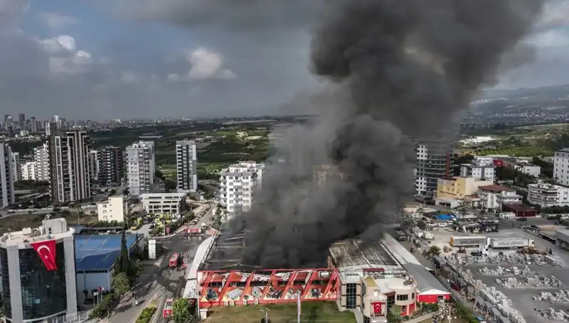 Mersin'de Fabrika Yangını: Kahramanlar Zamanla Yarıştı