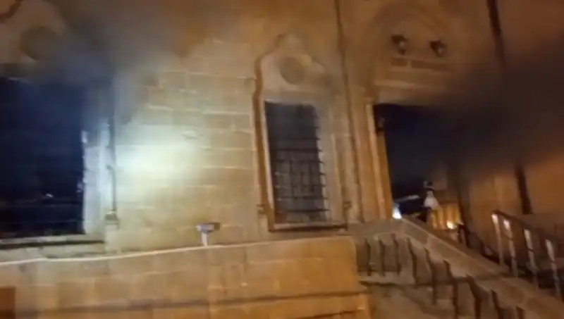 Mardin'de Tarihi Cami Yandı: Sebepleri ve Sonrası Neler Olacak?