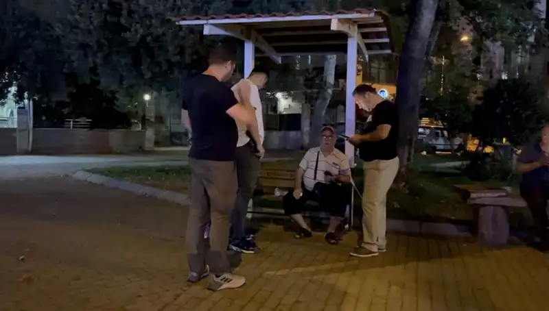 Kısmı Görme Kaybı Olan Adamın Telefondan Olması Şok Etti
