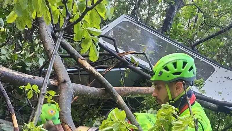 İtalya'da Teleferik Faciası: Çekme Halatı Koptu, Dört Can Gitti