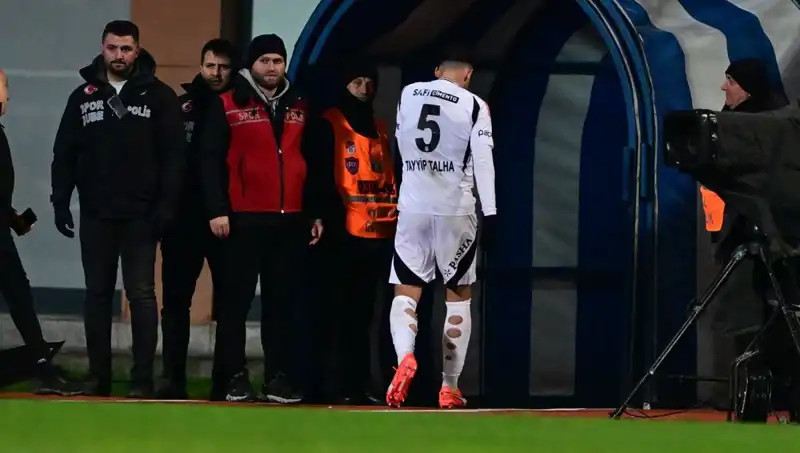 Kırmızı Kartlarıyla Gündem Olan Tayyip Talha, Beşiktaş’a Özür Diledi