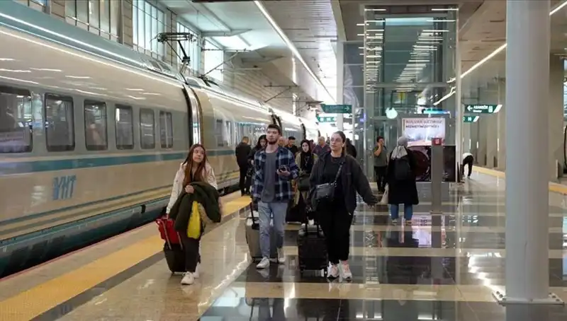 YHT'lerde Ek Sefer Düzenlemesi ile Seyahat Konforu Artıyor