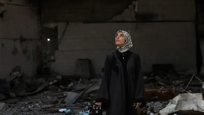 Gazze’de Hayatını Kaybeden Foto Muhabir Fatma'nın Tanıklığına Dair Duygutandıran Çizgi