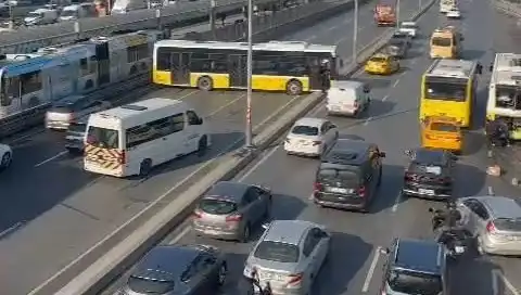 İETT Otobüsü Kazası Sonrası İstanbul'da Trafik Felç Oldu