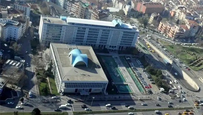 İBB Soruşturmasında WhatsApp Grubuna Dikkat: "Enderun" Mesajları İnceleniyor