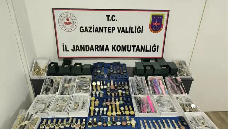 Gaziantep’te Piyasa Değeri 3 Milyon Lira Olan Kaçak Saatler Ele Geçirildi