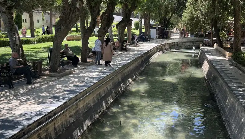 Şanlıurfa'da Termometreler 37 Dereceyi Geçti: Sıcaklar Hayatı Nasıl Etkiliyor?