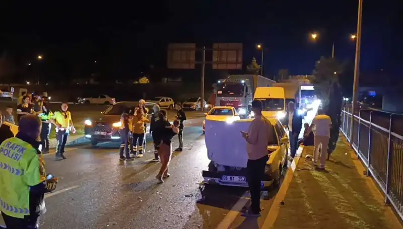 Otoyolda Kazalı Geri Dönüş: İkisi Çocuk Dört Yaralı!