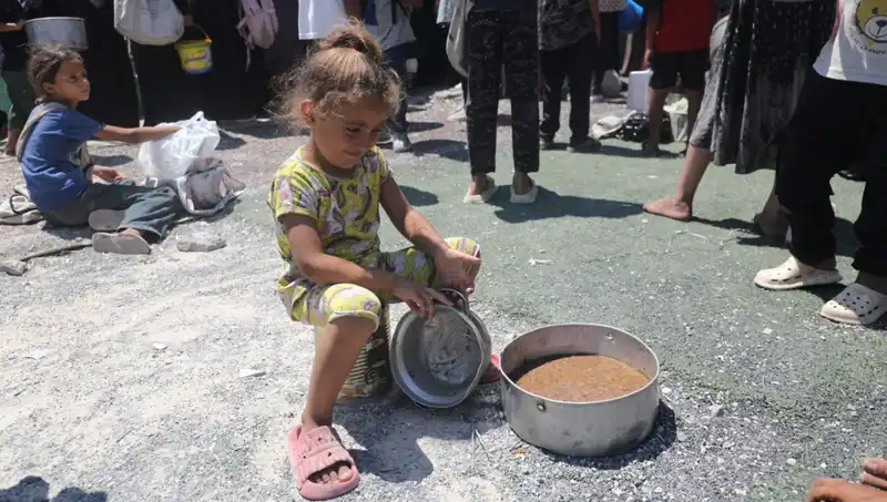 Gazze'deki Çocukların Açlıkla Mücadelesi ve Ekmek İçin Yükselen Feryatlar