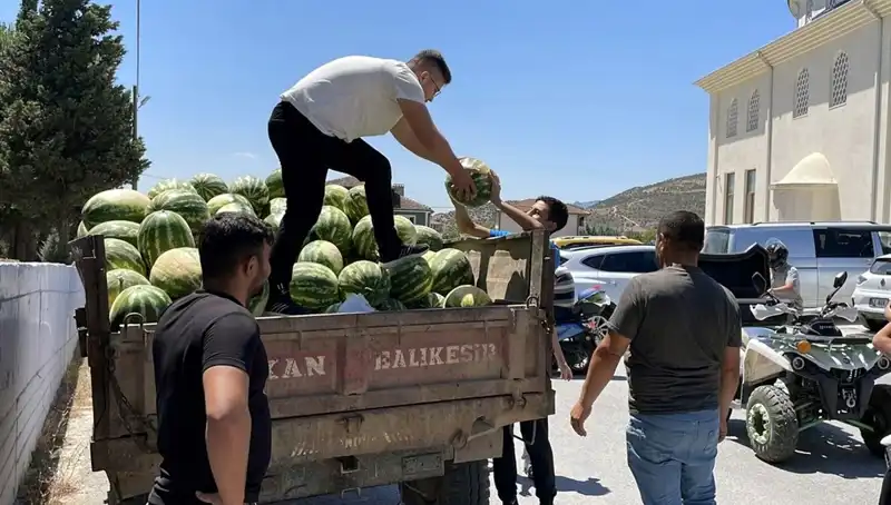 Karpuz Sevgisiyle Yola Çıkan Girişimci, Şehrin Dört Bir Yanında Dağıttı