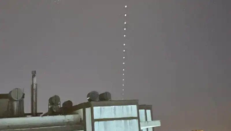 Adana'da Starlink Uyduları Gökyüzünü Işıltılı Bir Şölene Dönüştürdü!