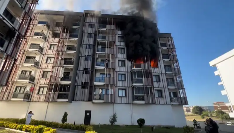 Çanakkale'de Sabahı Alevler İçinde Karşıladılar: Yangın Korkusu!
