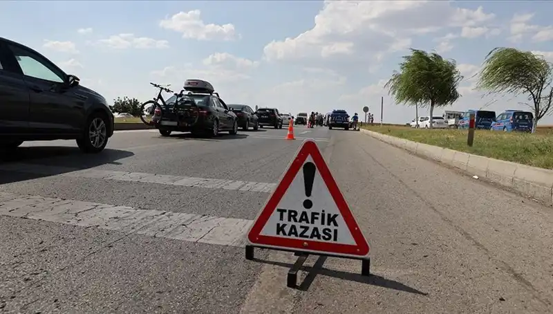 Adana'da Feci Kaza: 1 Ölü, 1 Yaralı Kamyon-Otomobil Çarpışması