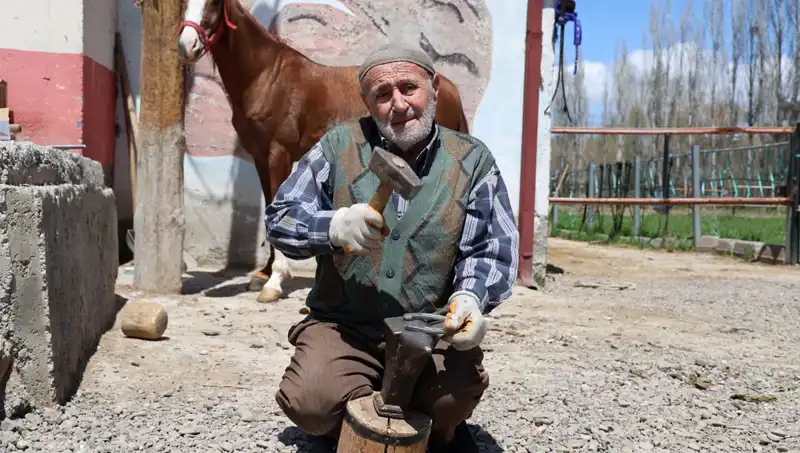 77 Yaşında Mesleğinin Son Ustası: 63 Yılını Aşk ve Sabırla Geçirdi