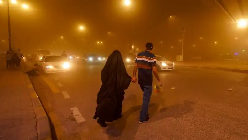 Irak’ta Kum Fırtınası Etkisini Gösterdi: Hava Trafiği Durma Noktasında