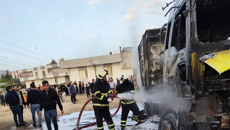 Park Halindeki İki TIR’ın Alev Alev Yanması Şok Etkisi Yarattı
