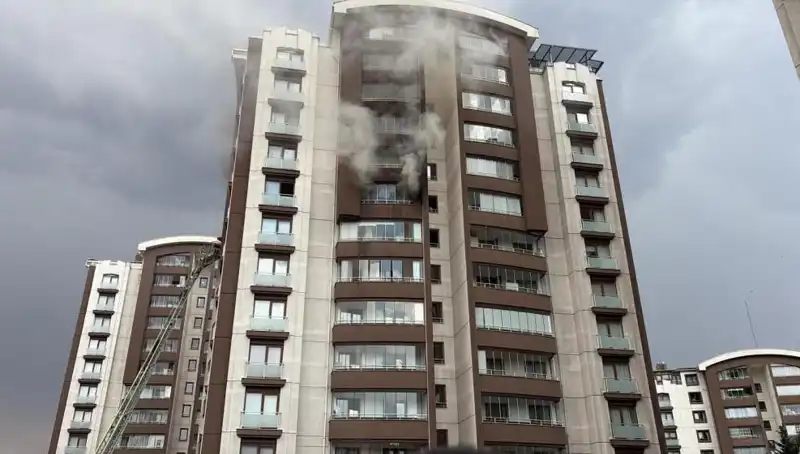 Ankara'da 14 Katlı Binada Korkutan Yangın: Can Pazarı Söz Konusu!