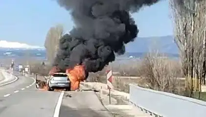 Kütahya'da Seyir Halindeki Otomobil Alev Alev Yandı: Can Kaybı Yok