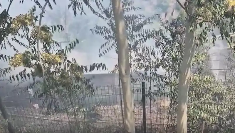 Sultangazi'de Otluk Alanda Yangın: Alevler Gecekonduya Sıçradı!