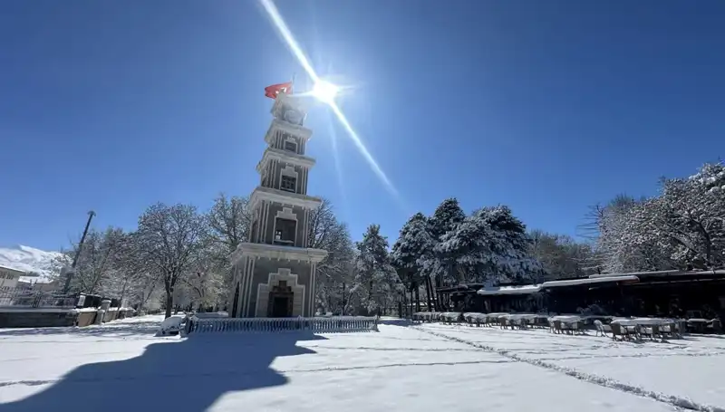 Erzincan’da Nisan Ayında Beklenmedik Kış Manzaraları
