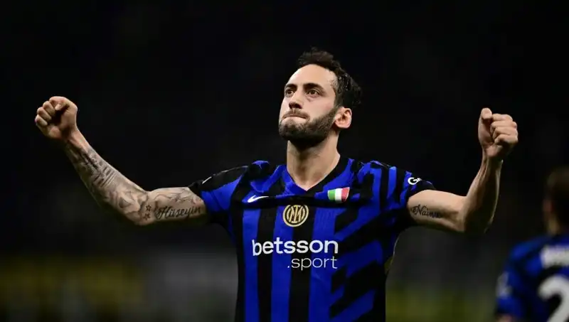 Hakan Çalhanoğlu, Inter İçin İstanbul’da Menajeriyle Kritik Toplantıya Girdi!