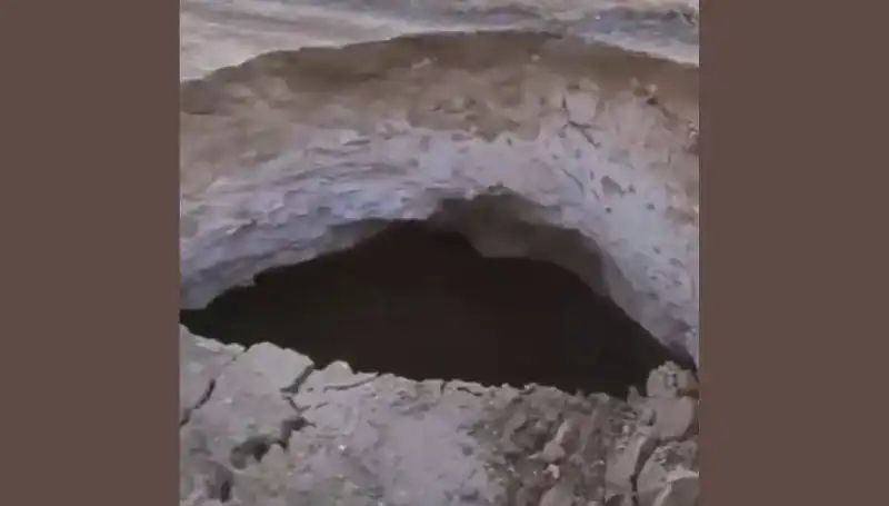 Aksaray'da Gizemli Obruk: Doğa Nasıl Bir Sürprizle Karşı Karşıya?
