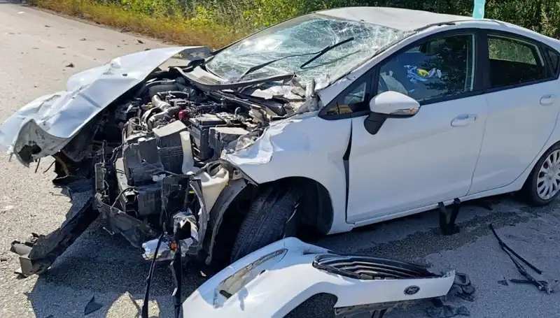Çanakkale'de Korkutan Trafik Kazası: 2 Kişi Yaralandı, Neler Oldu?