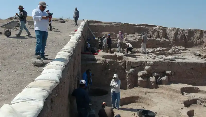 Oylum Höyük'te Sıcak Havalara Rağmen Heyecan Verici Kazı Çalışmaları Devam Ediyor